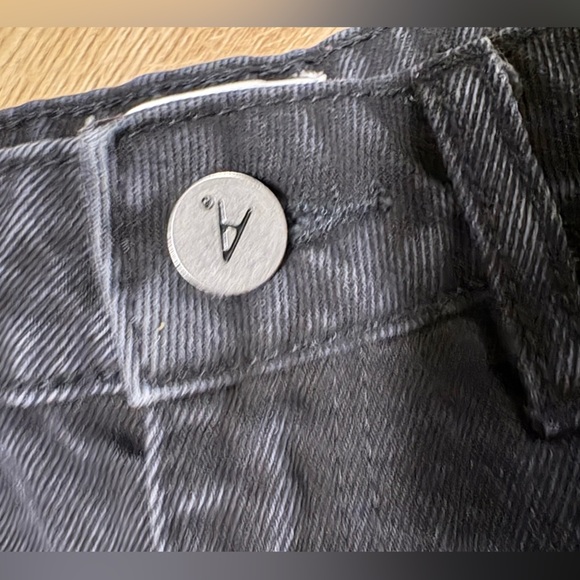 Abrand High Relaxed Short - Picture 5 of 8